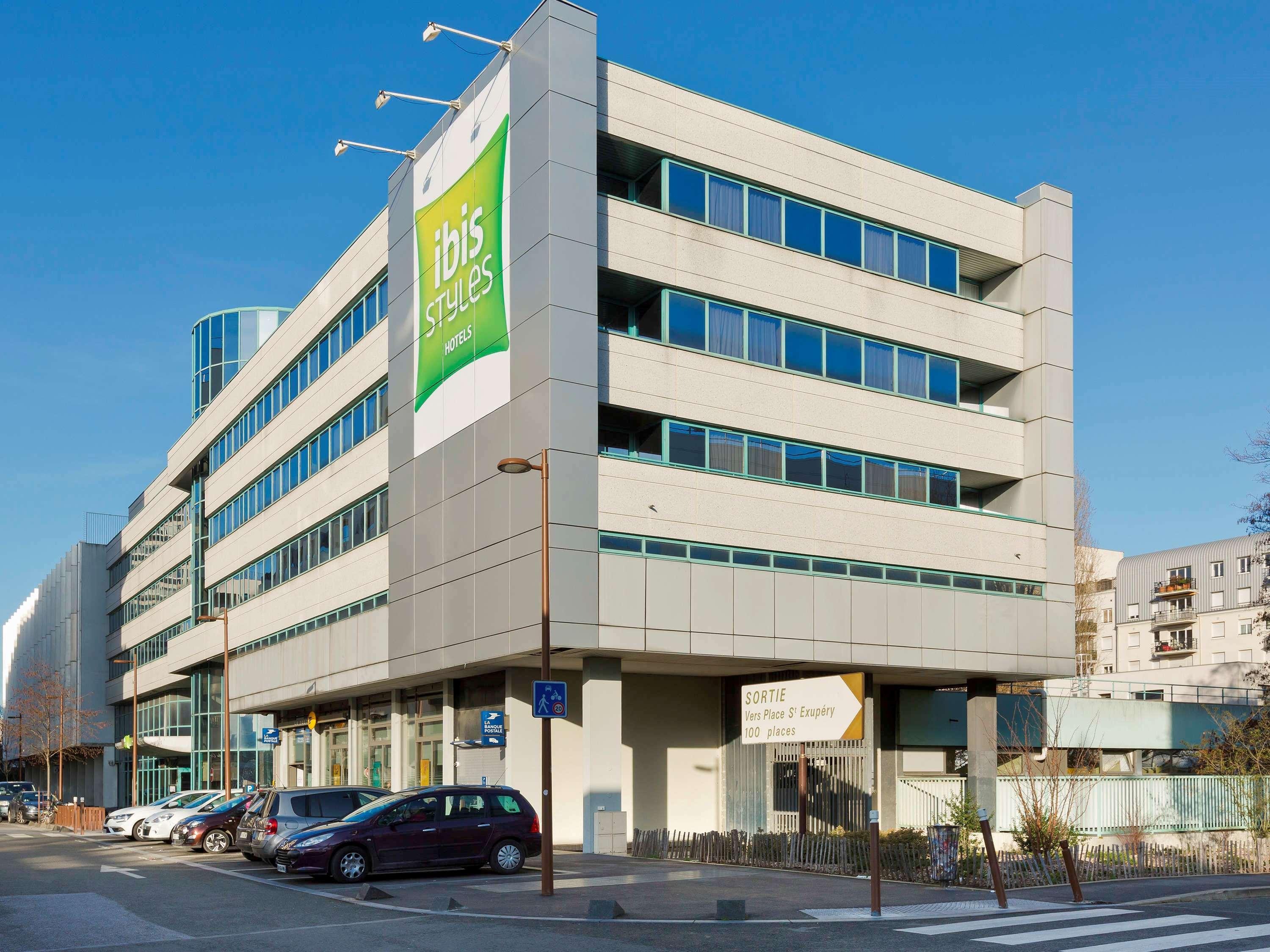 Hotel ibis Styles Massy Opéra Esterno foto