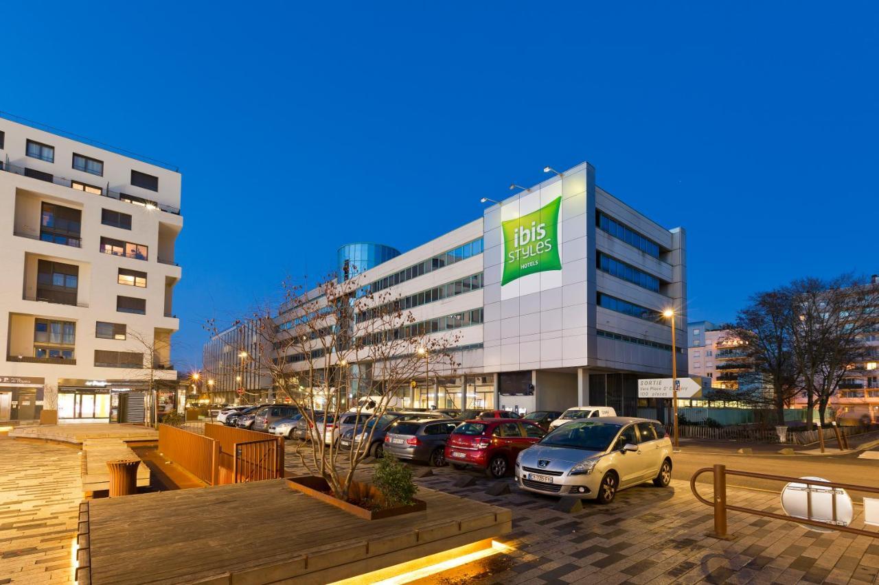 Hotel ibis Styles Massy Opéra Esterno foto