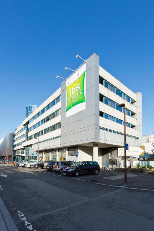 Hotel ibis Styles Massy Opéra Esterno foto